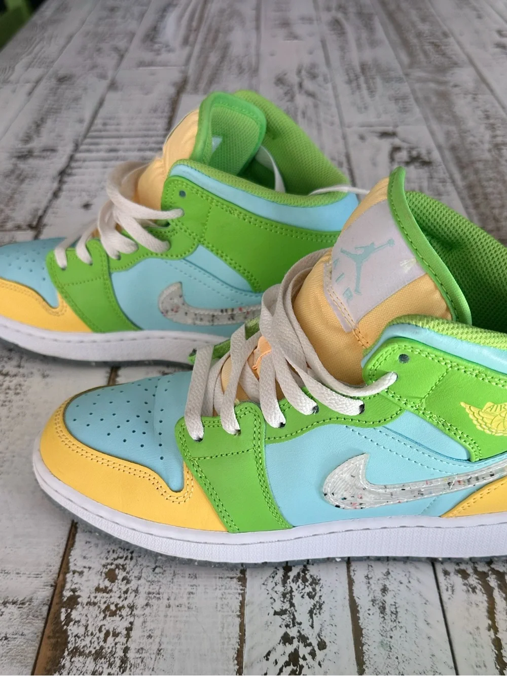 Nike Jordan 1 Mid SE (Glacier Ice, Citron Pulse, Action Green) - Youth 5